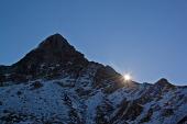 14_Il SOle fa capolino dietro al Pizzo